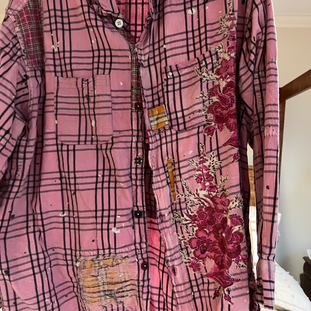 Beautiful magnolia pearl top one size